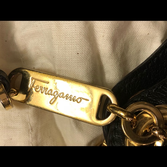 Black ferragamo handbag - Picture 4 of 8